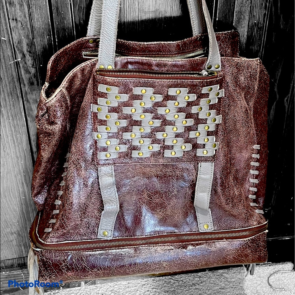 MUXO Camila Alves Tote. Xl distressed maroon/gray